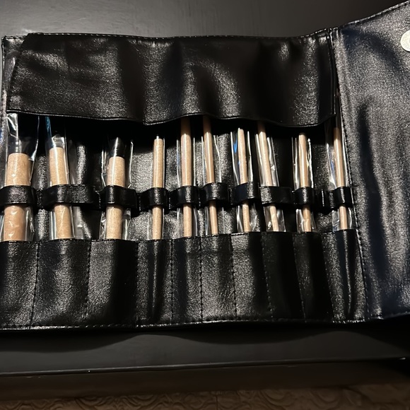 🛁Brand New Crown 10-Piece Pro Basics Brush Set plus fold up case M77 - Picture 3 of 9